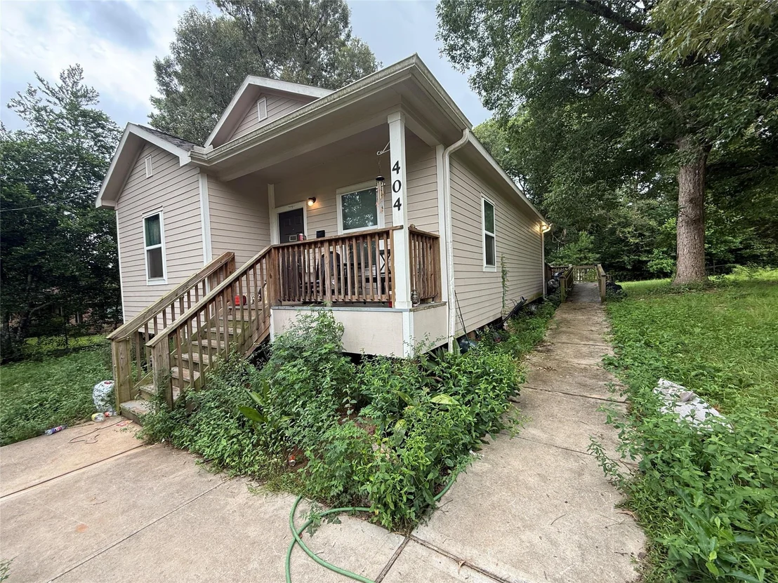 Photo of 404 Gordon Drive