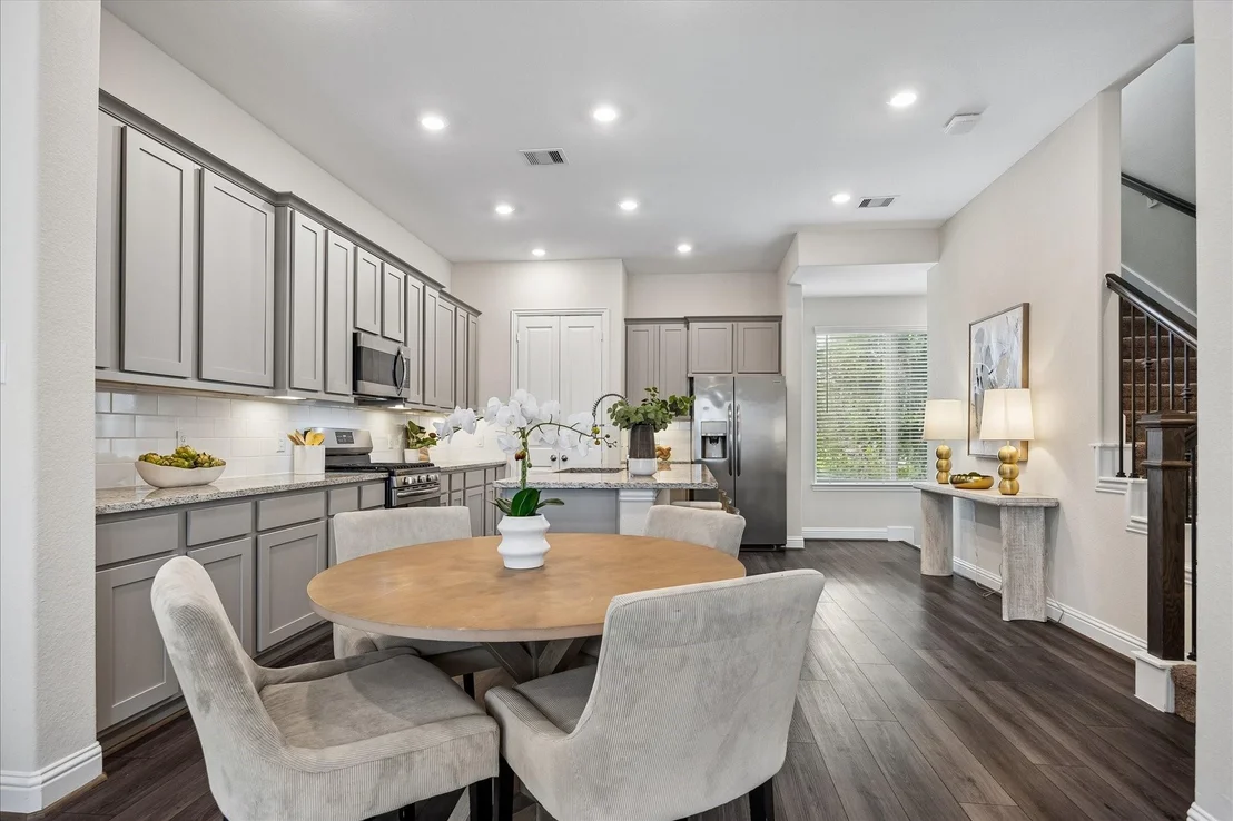 Photo of 11004 Mikula Drive