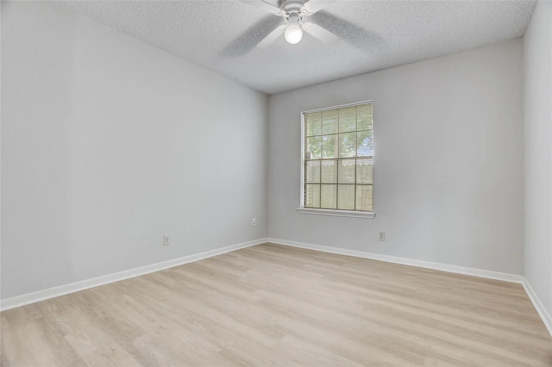 Photo of 307 E Sutton Square