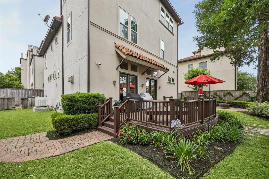 Photo of 907 Queen Annes Road