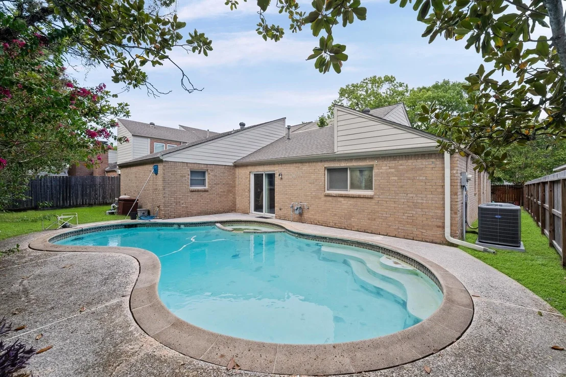 Photo of 1034 Coachlight Drive