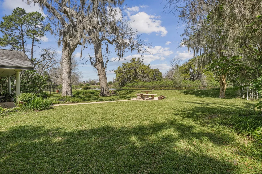 Photo of 2261 Riverside Drive