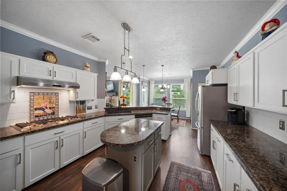 Photo of 16303 Avenplace Road