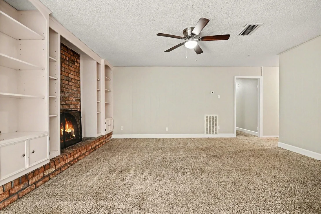 Photo of 807 Voyager Drive