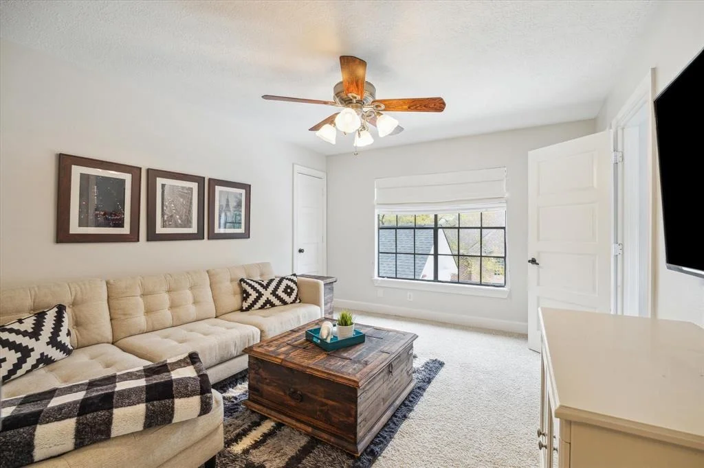 Photo of 9 S Brokenfern Drive