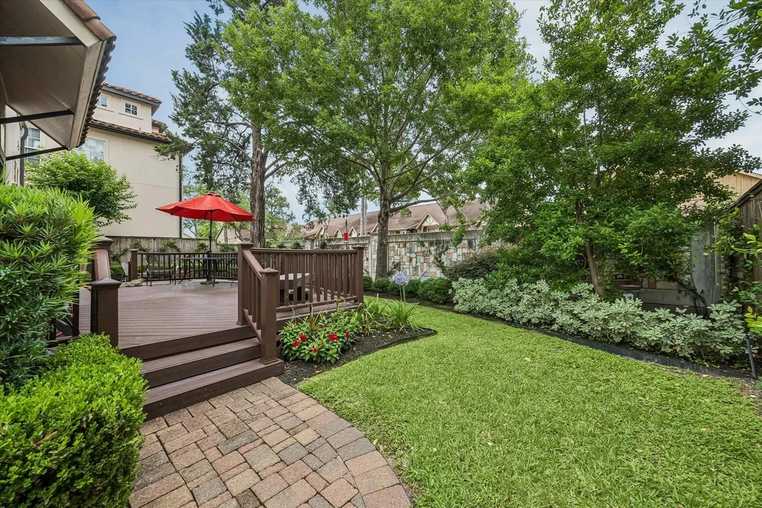 Photo of 907 Queen Annes Road