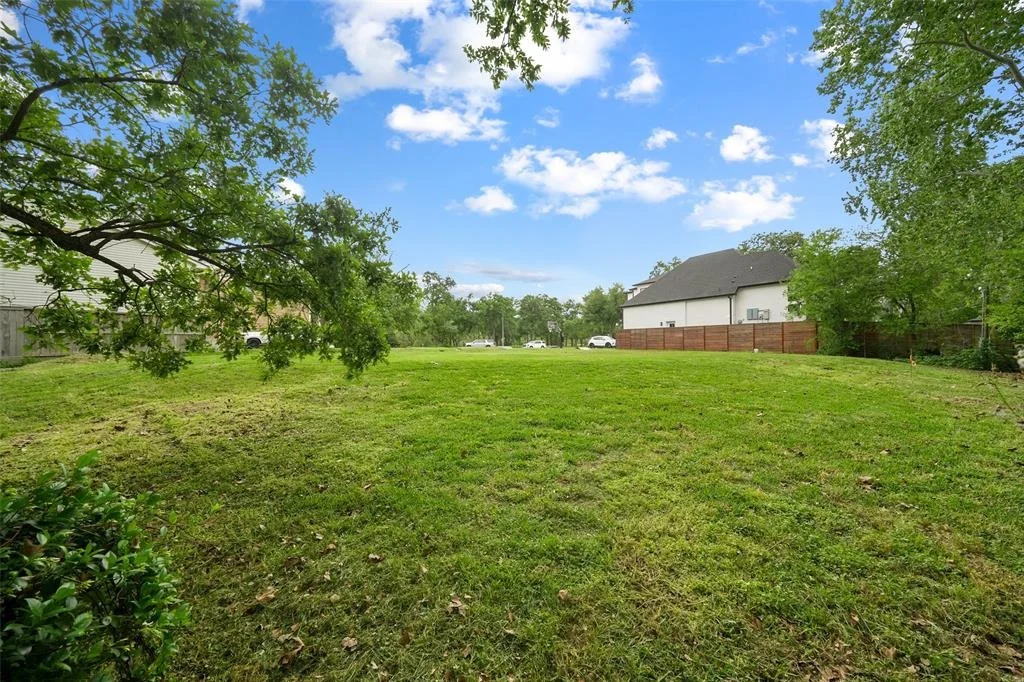 Photo of 14306 Twisted Oak Lane