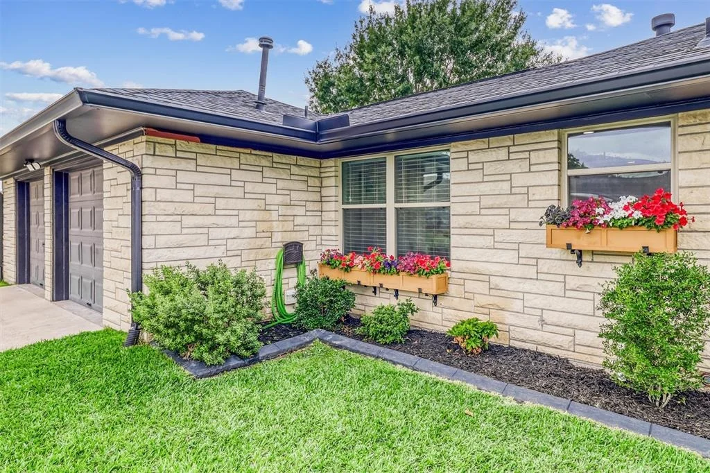 Photo of 2214 Lazybrook Drive