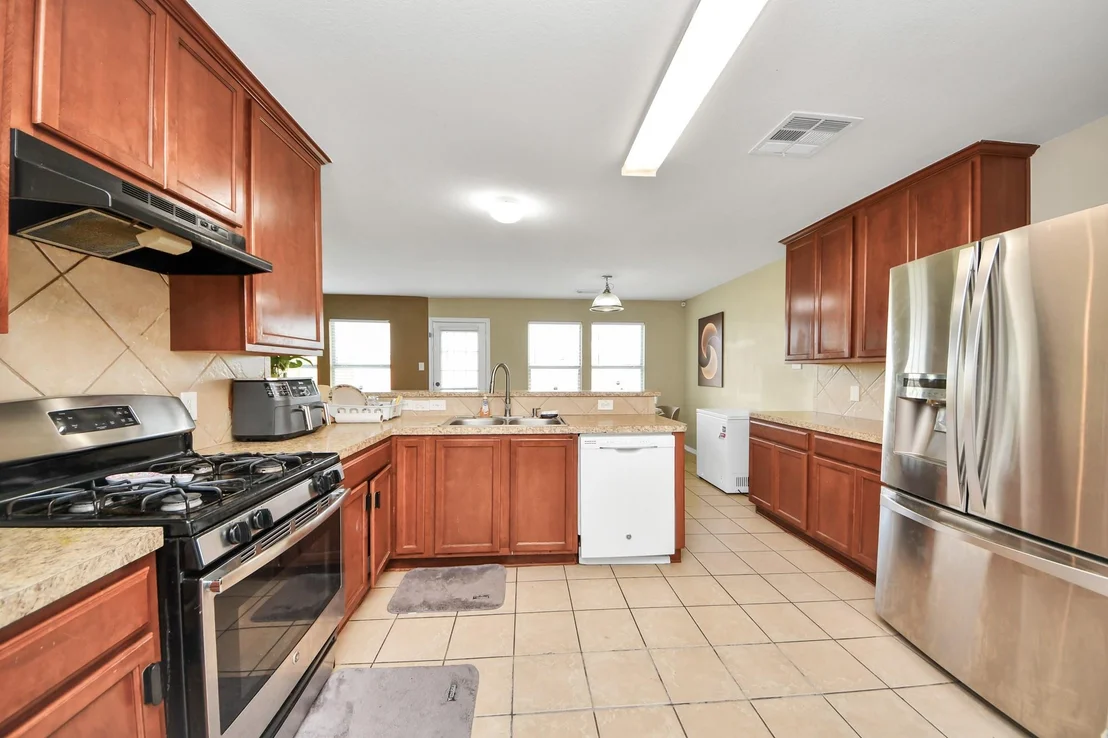 Photo of 5019 Royal Cypress Drive