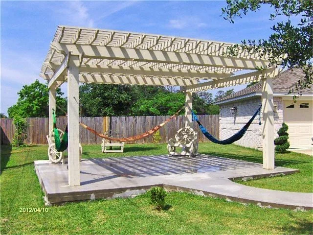 Photo of 3950 Victory Drive