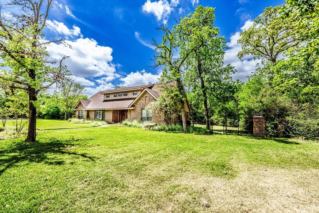 Photo of 1100 Broadmoor Drive