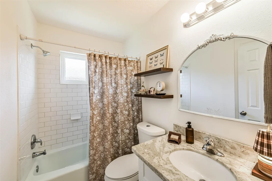 Photo of 323 Coventry Lane