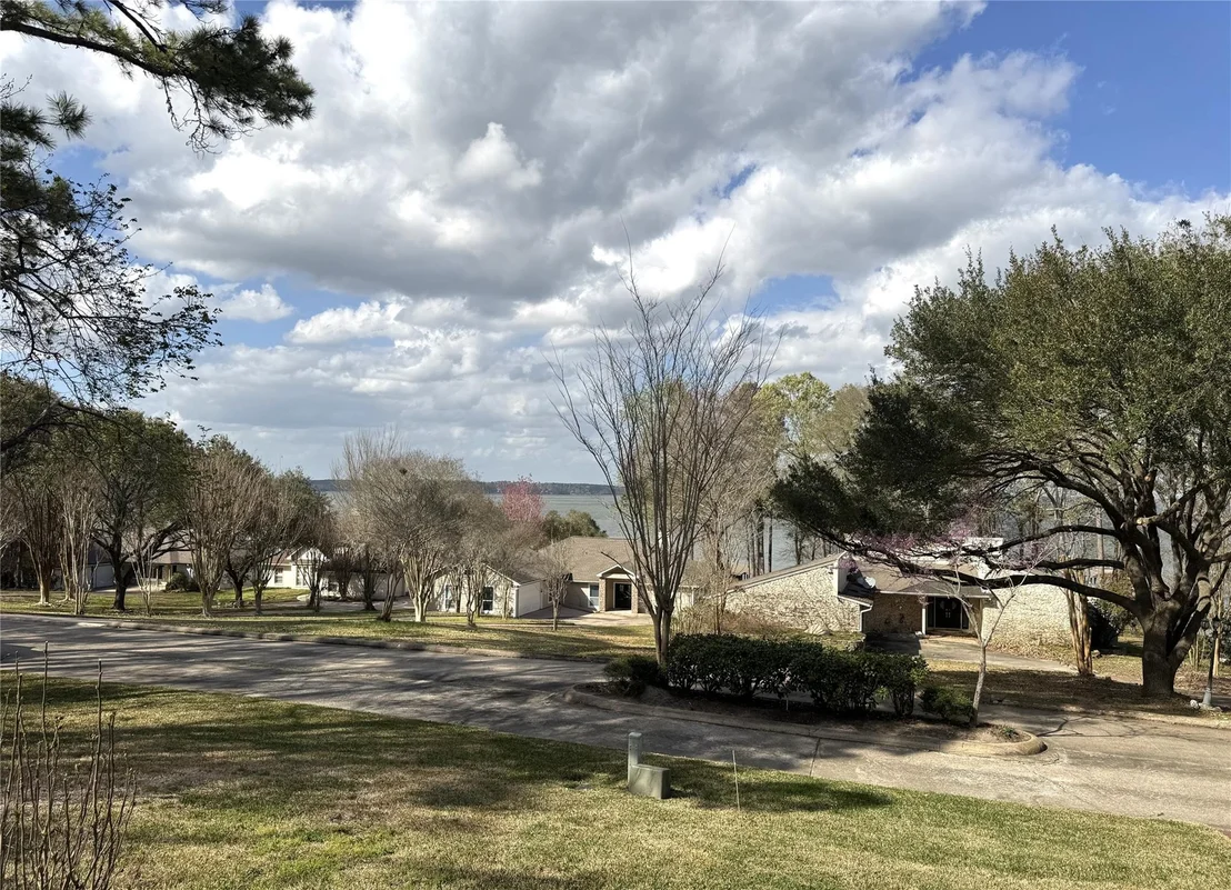 Photo of 220 Lake Oaks Boulevard