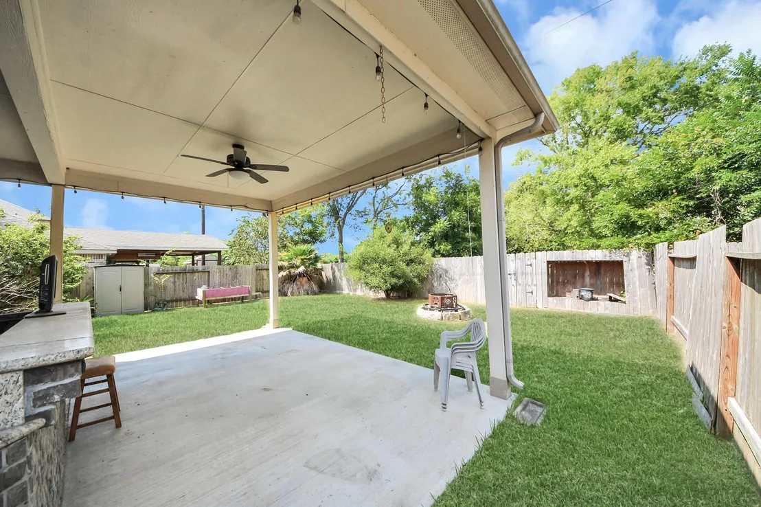 Photo of 8227 Broadleaf Avenue