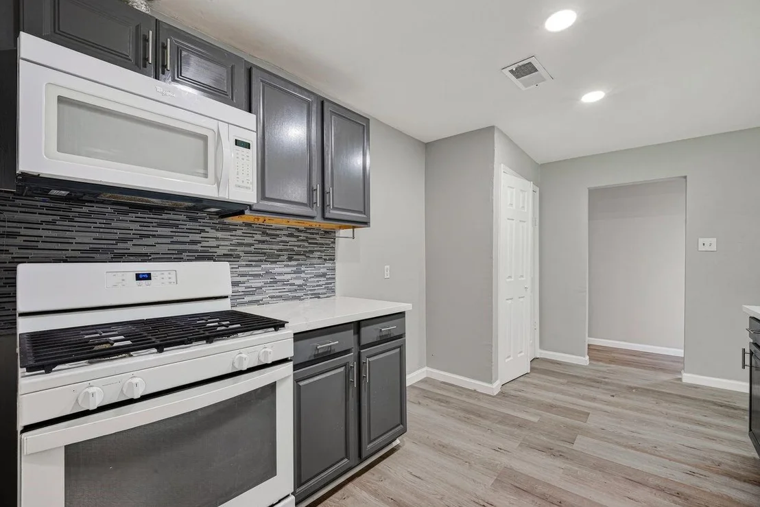 Photo of 701 Oriole Lane