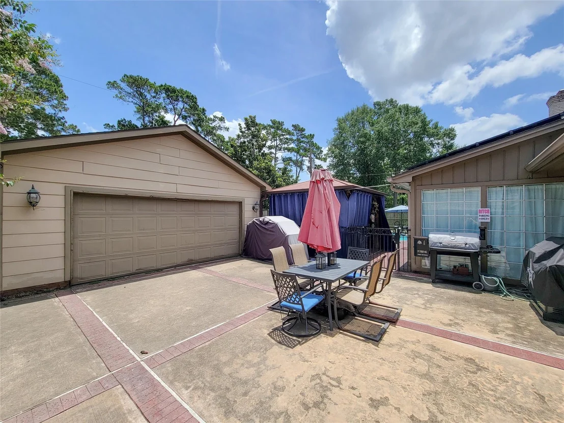 Photo of 6235 Rolling Water Drive