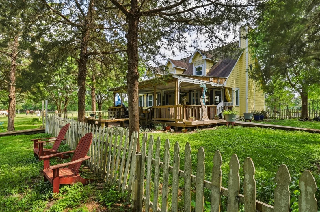 Photo of 2325 Skrivanek Road