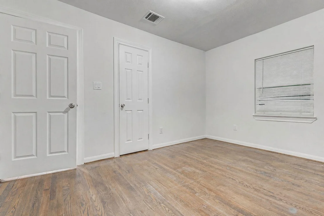 Photo of 907 Whitaker Avenue