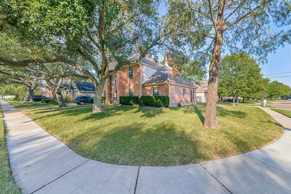 Photo of 4102 Lakepointe Forest Drive