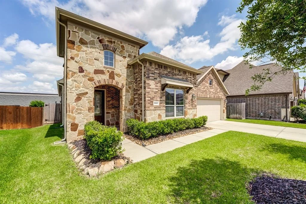 Photo of 21930 Avalon Queen Drive
