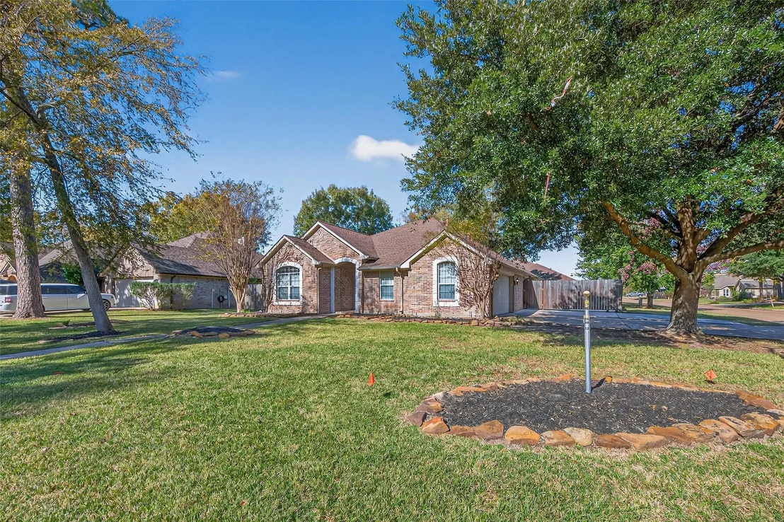 Photo of 3327 Willowbend Road
