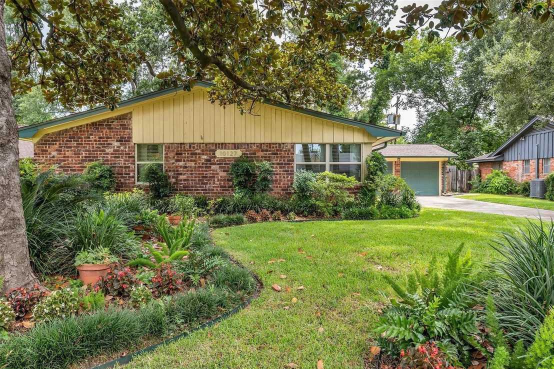 Photo of 10127 Hazelhurst Drive