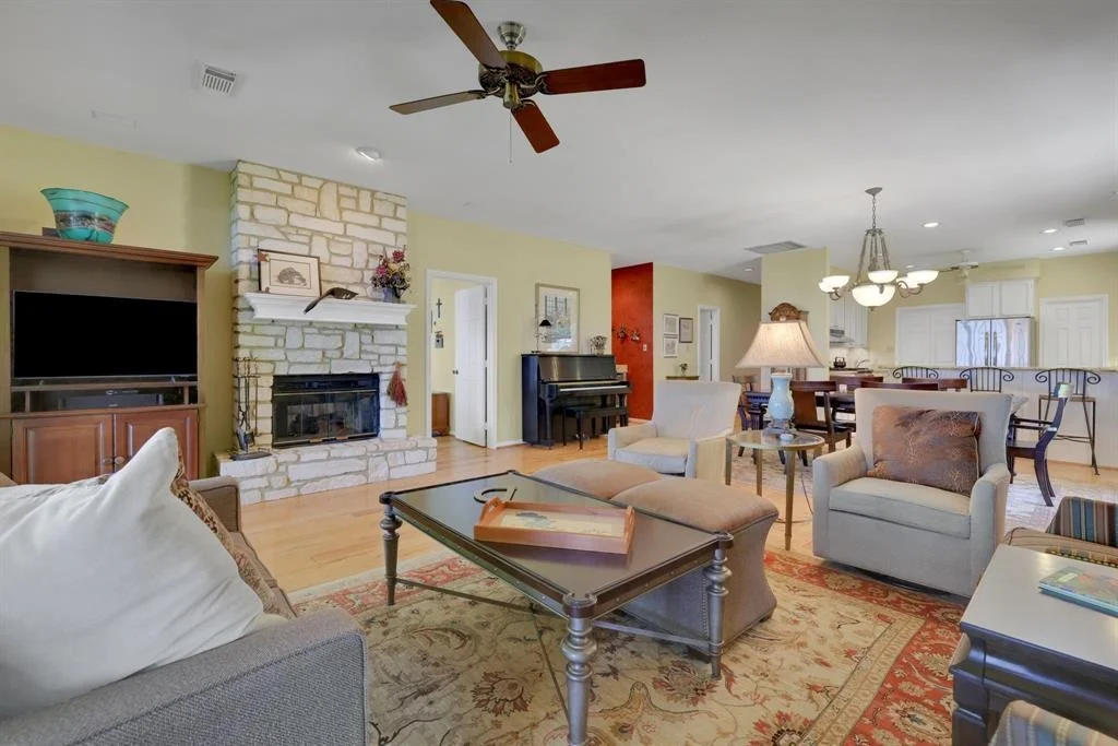 Photo of 251 Lake Oaks Boulevard
