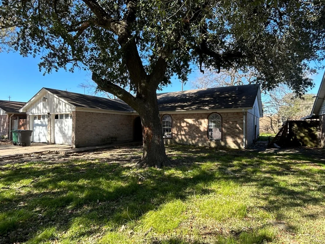 Photo of 419 Rose Arbor Lane