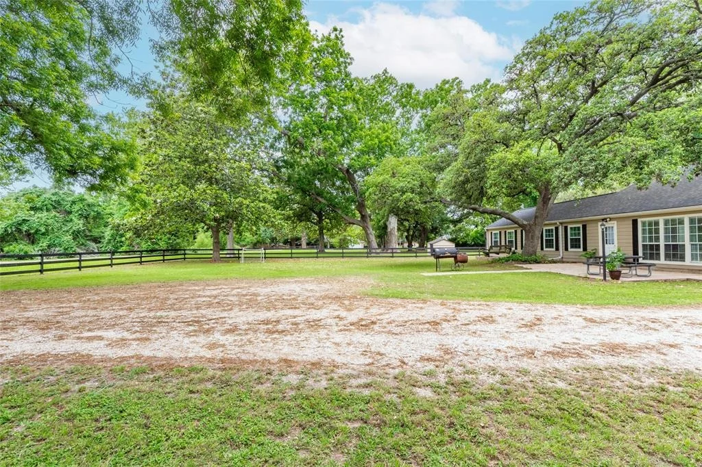 Photo of 830 Lily Lane
