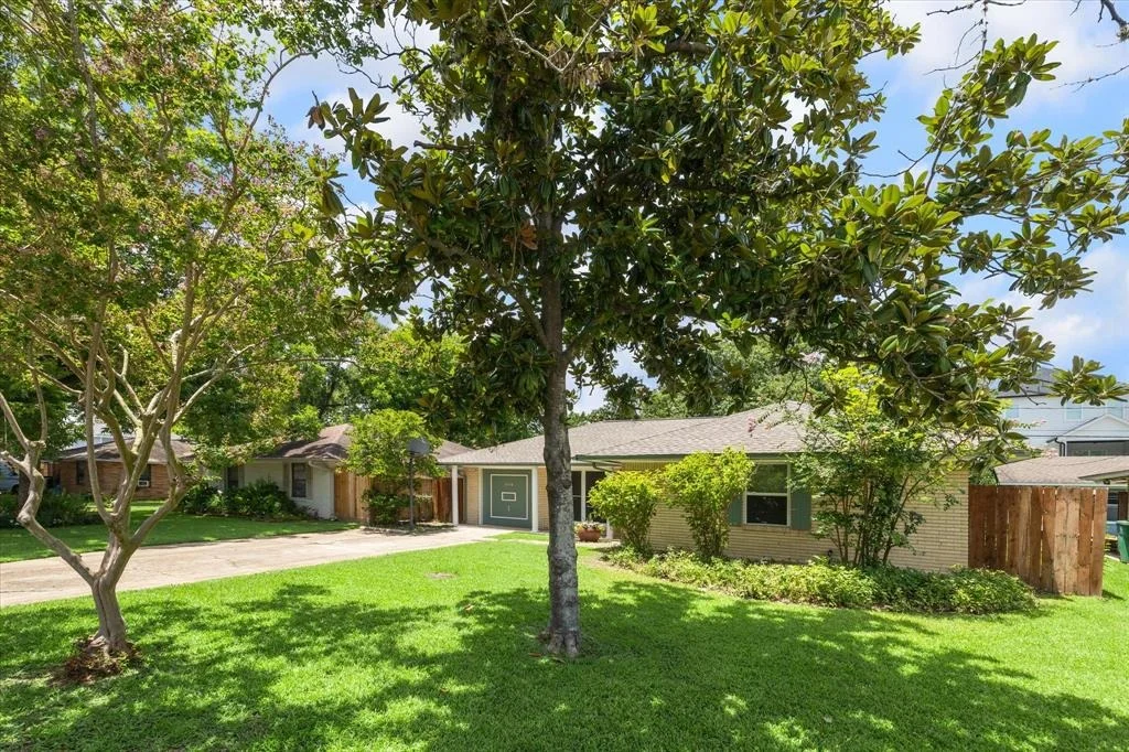 Photo of 2110 Chippendale Road