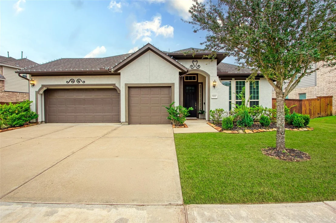 Photo of 6919 Red Oak Drive