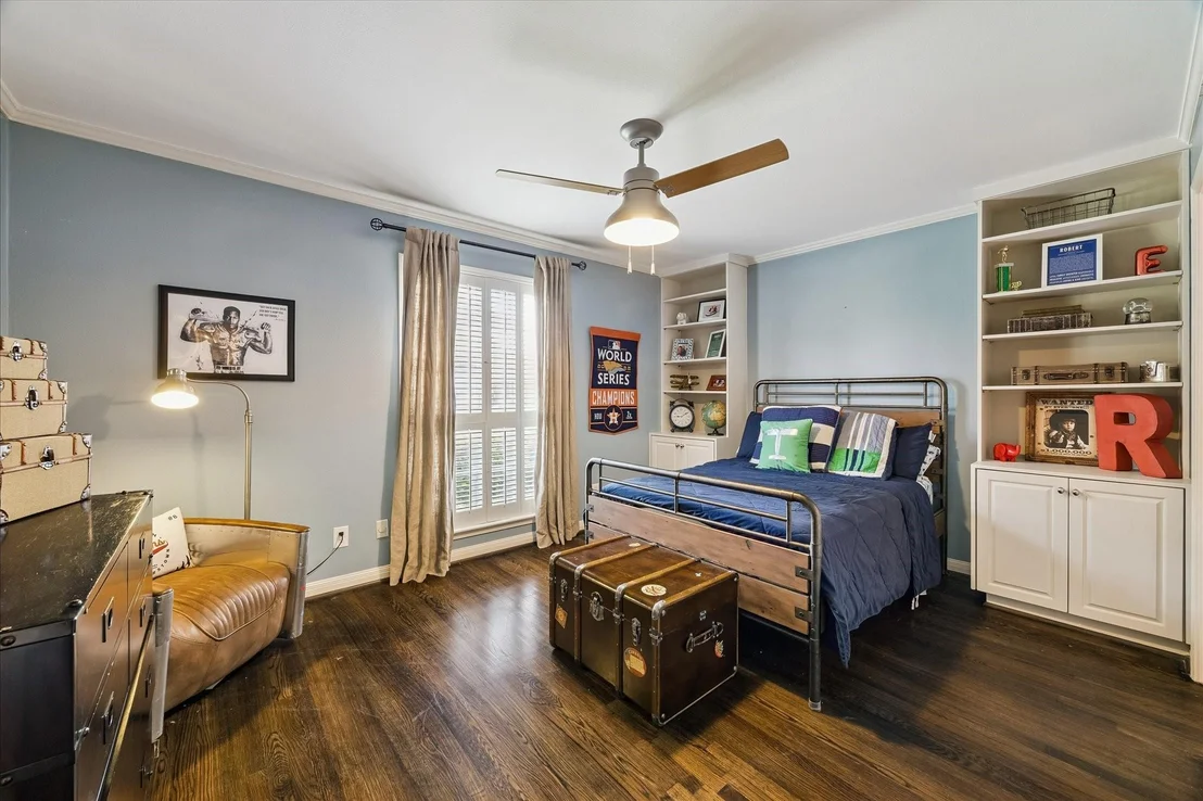 Photo of 6143 Chevy Chase Drive