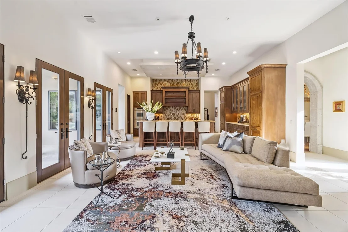 Photo of 322 Crestwood Drive