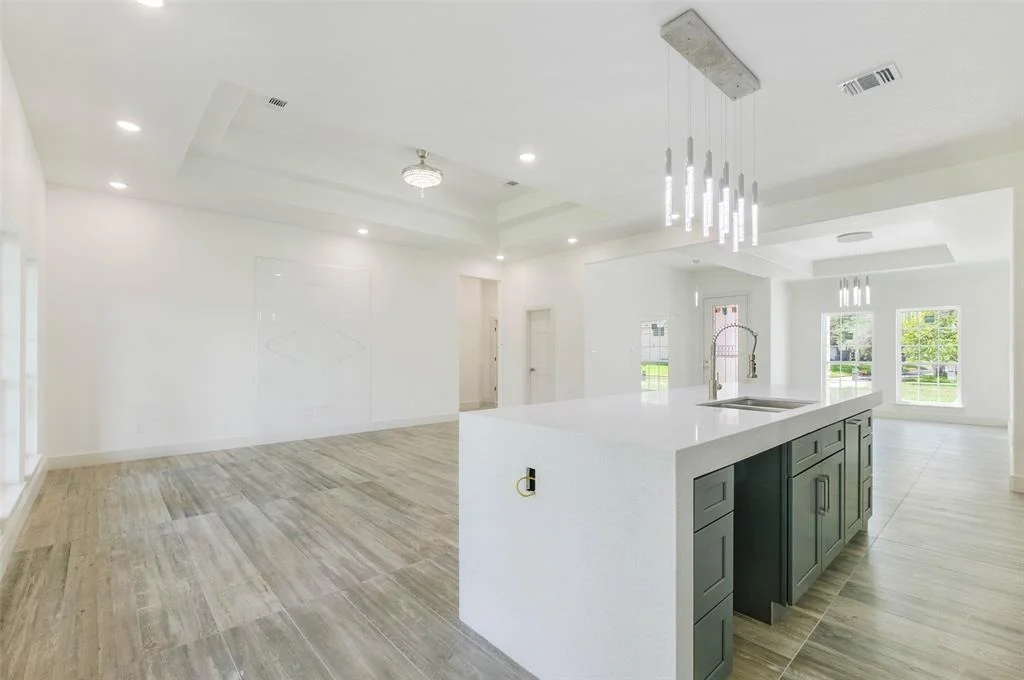 Photo of 2291 Riverside Drive