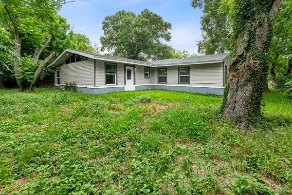 Photo of 6058 Lyndhurst Drive