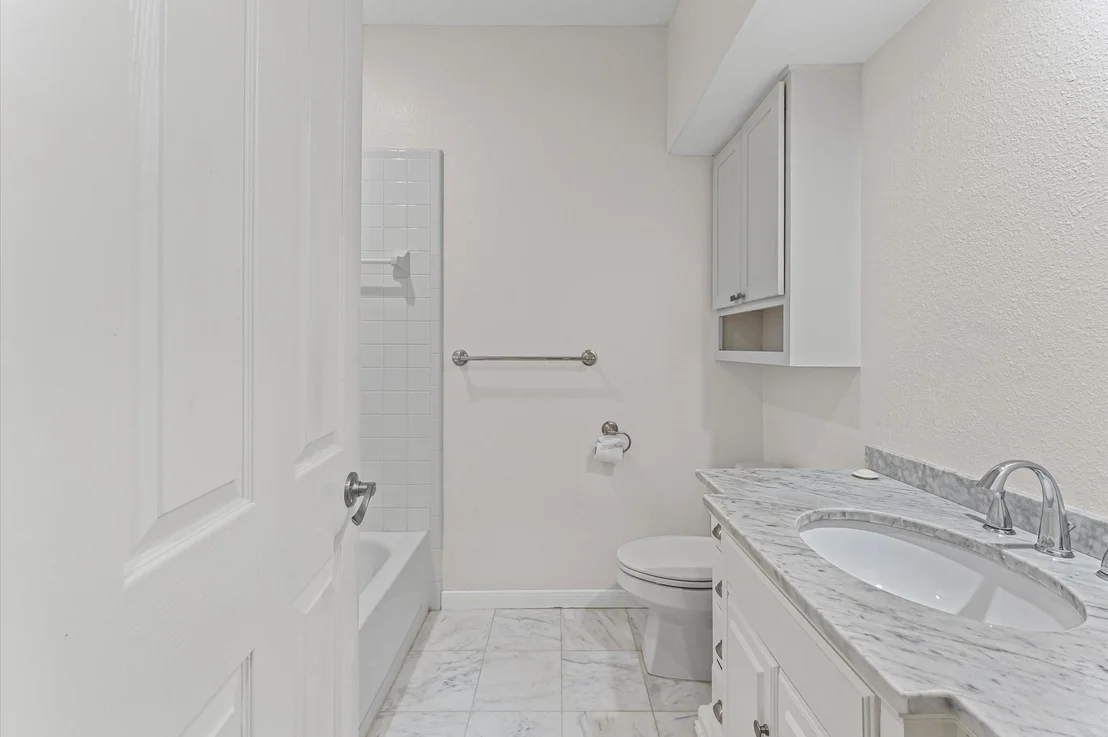 Photo of 50 Lakeridge Drive