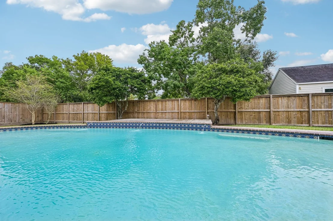Photo of 2535 Cliff Drive