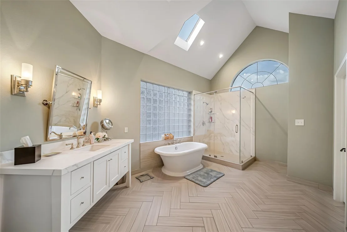 Photo of 318 Bayshore Drive