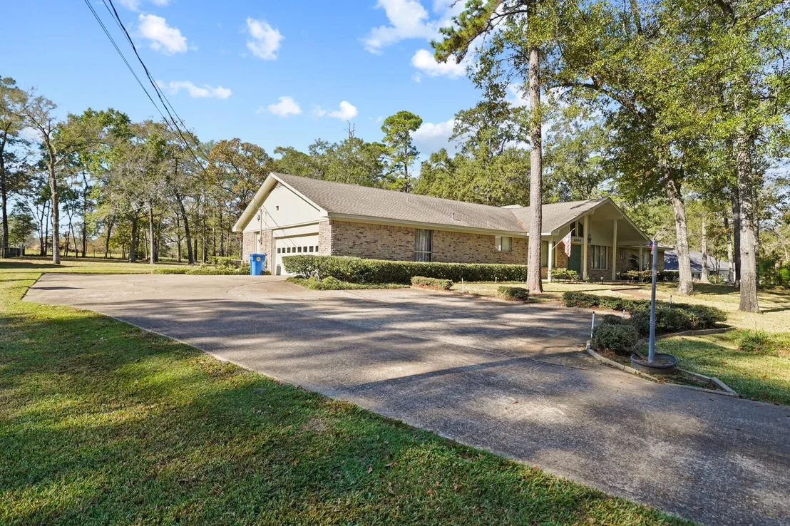 Photo of 1204 Live Oak Lane