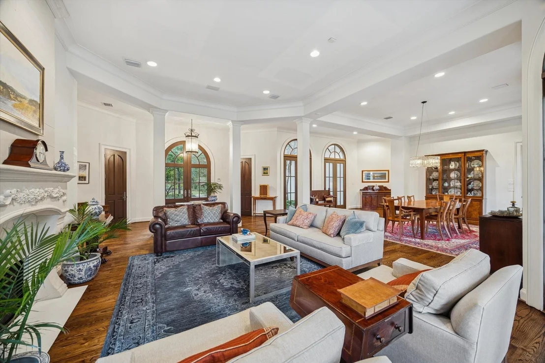 Photo of 47 N Regent Oak