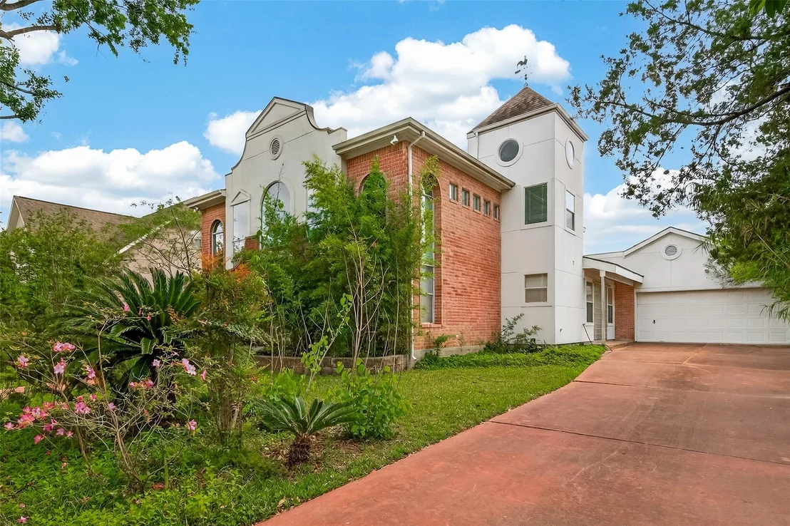 Photo of 5437 Loch Lomond Drive