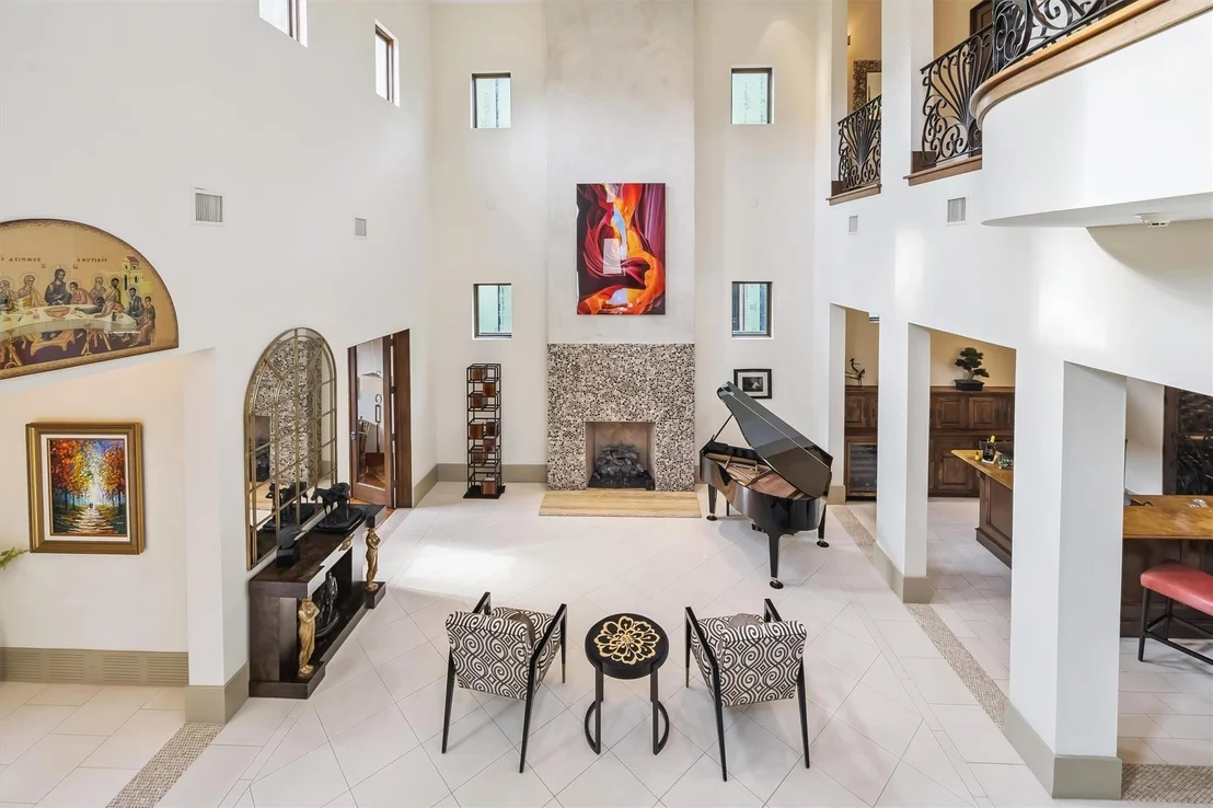 Photo of 322 Crestwood Drive