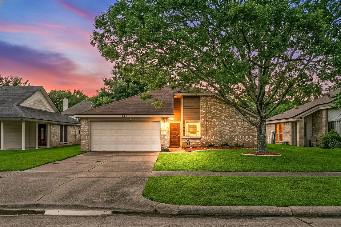 Photo of 327 Brompton Court