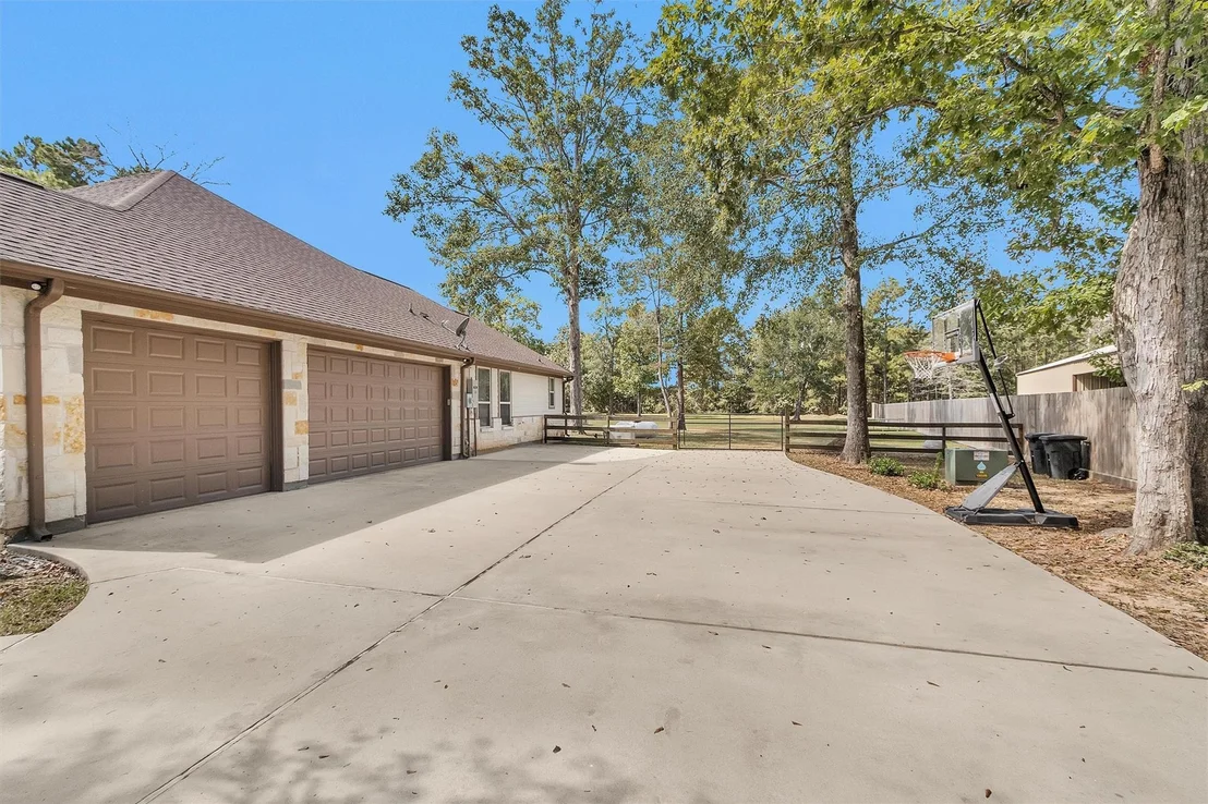Photo of 11498 Oak Springs Drive