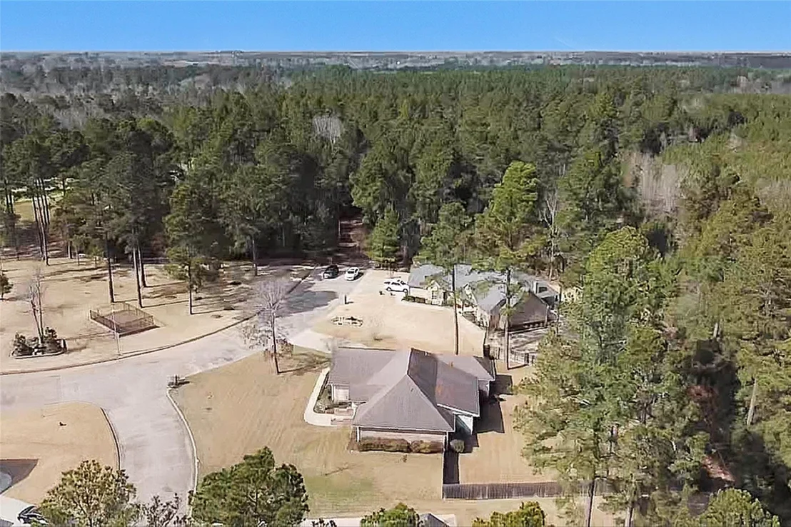 Photo of 300 Deer Trace Boulevard