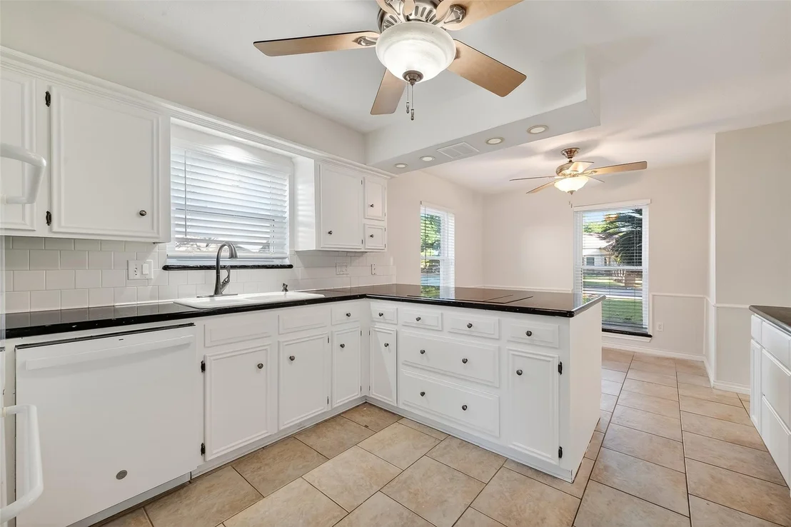 Photo of 906 Crossfield Drive