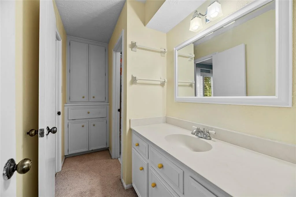 Photo of 922 Montview Drive