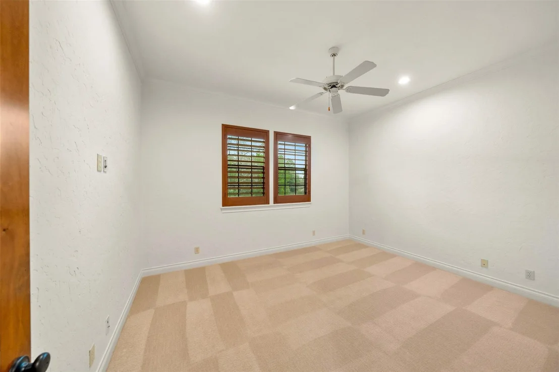 Photo of 83 Lakeside Green