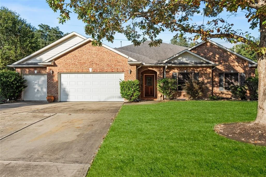 Photo of 2409 Deercreek Circle