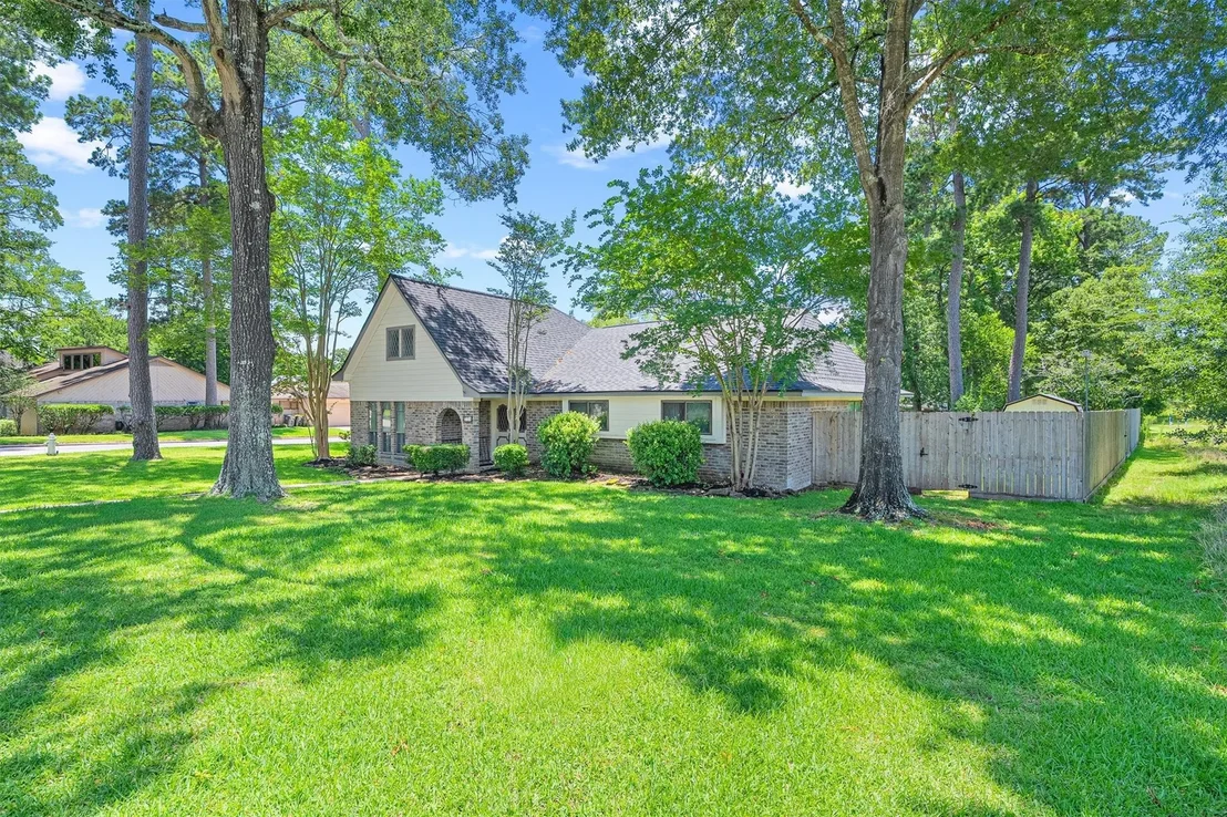 Photo of 826 N Rivershire Drive